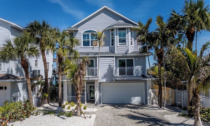 Sunset Beach House | Welcome to Bluefin Your Waterfront Getaway!