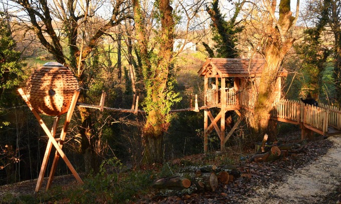 La Cote-Saint-Andre House | Welcome to Domaine des étoiles Unusual accommodations