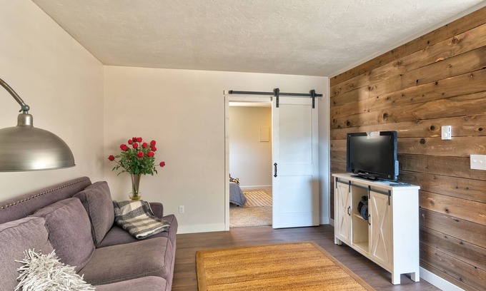 Caldwell House | Welcome to Everett Darling Couples Getaway