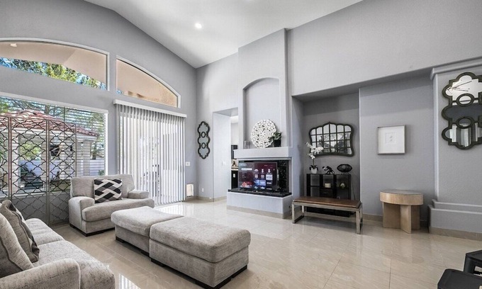 Peccole Ranch Villa | Welcome to Fabulous Las Vegas!Located minutes away from the Las Vegas Strip