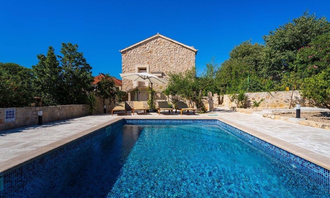 Sveti Filip i Jakov House | Welcome to Villa Roko, stone house with pool