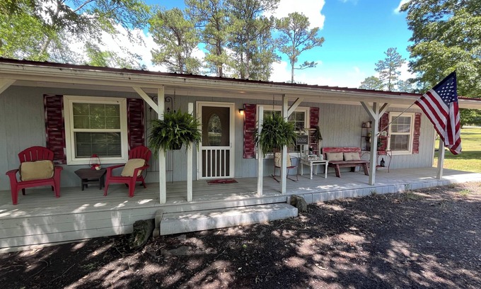 Dover Other | Welcome to Jireh's Haven Quiet, Charming 3 Bedroom Farmhouse