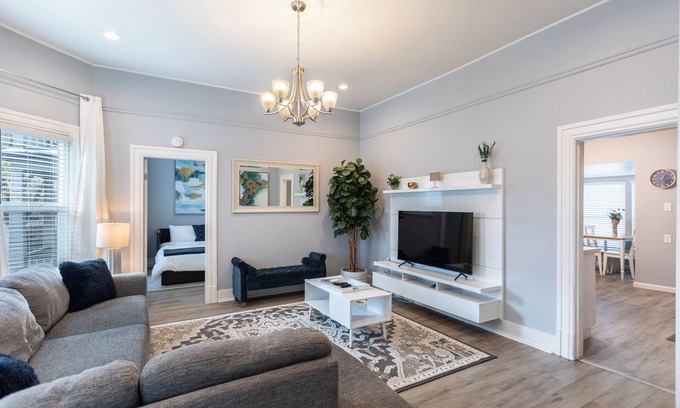 Downtown Sacramento House | Welcome to Mansion Flats Majestic - Sacramento Convention Center accommodation