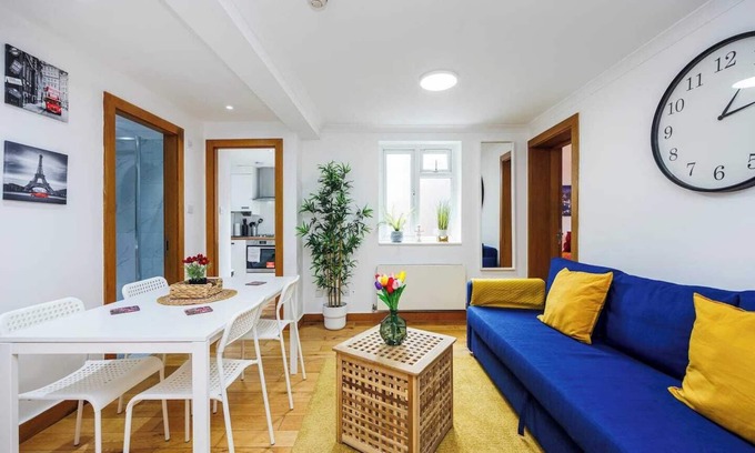 West Kensington Apartment | Welcome to Plotseeker’s 2 Bedroom Charming & Magnificent Flat