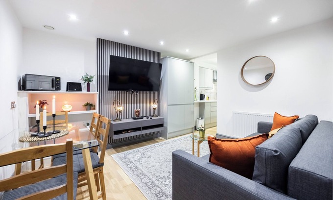 Hammersmith and Fulham Apartment | Welcome to Plotseeker’s 3 Bedroom Apartment by River Thames