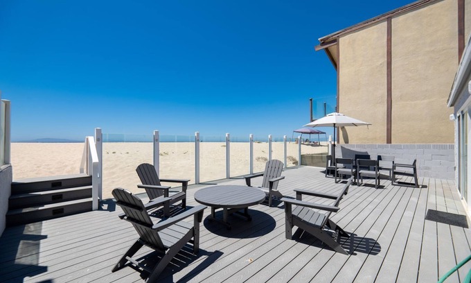 Hollywood Beach Cottage | Welcome to the cutest oceanfront beach cottage!