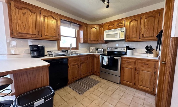 Bolivar House | Welcome to The Modern Magnolia! Where convenience and comfort meet.