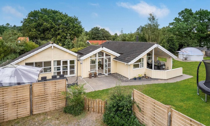 Hoeve Strand House | Welcome to this spacious vacation home!