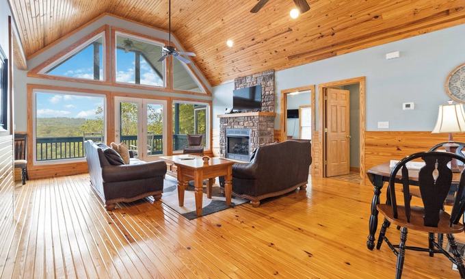 Sloans Valley Ski Chalet | Welcome to Villa Bleu at Lake Cumberland – Your Perfect Lakeside Retreat!