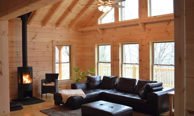 Fletcher Cabin | Welcome to Winghaven & Asheville! Secluded yet convenient to shops & food