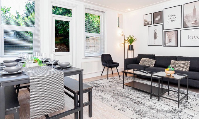 Southampton City Centre House | Welcome to your home-away-from-home in Southampton!
