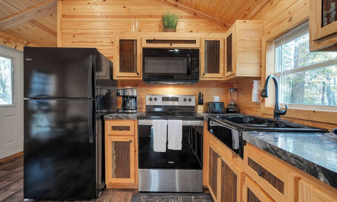 Jamestown Cabin | Welcoming 2 Bedroom 1 Bath Tiny Cabin located at Lake Cumberland #402