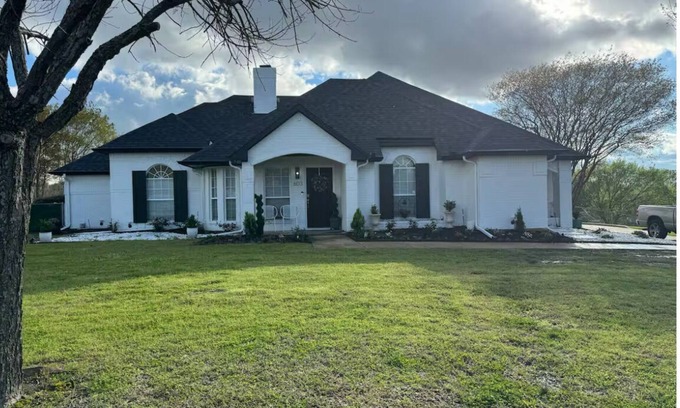 Forney House | Welcoming 3-bedroom 2 bath home in charming Forney.