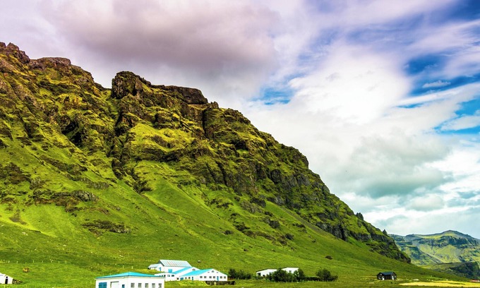 Hawthorne House | Welcoming accommodations convenient to LAX!