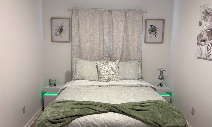 Greenacres Apartment | Welcoming apartment in Greenacres, we like to call the Green stay !