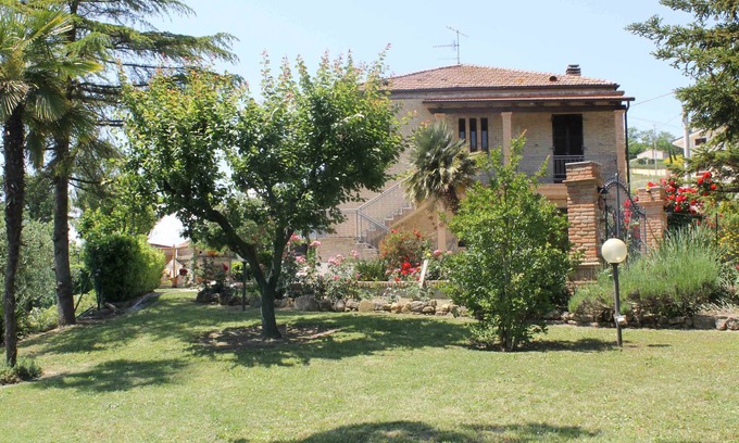 San Savino House | Welcoming country house in the hills and vineyards of The Marche
