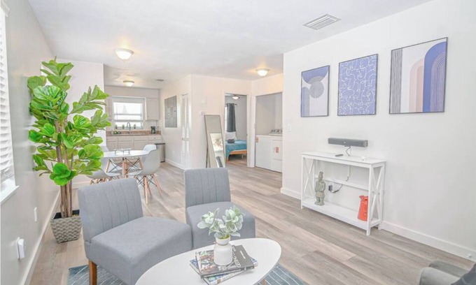 North Hyde Park House | Welcoming The Bayside Retreat Tampa Unit A - 2 bedrooms 1 bathroom