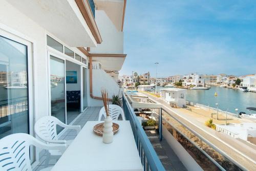 Empuriabrava Apartment | WELCS APARTAMENTO 260 EMP con vistas al canal