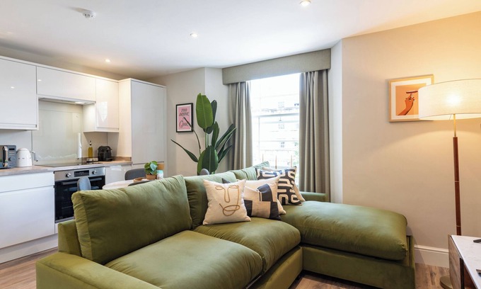 Bristol Apartment | Wellington Place | 3 Bedroom Apartment (No.4)