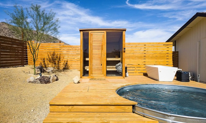 Joshua Tree House | Wellness Stay ~ Sauna/Hot Tub/Cold Plunge Tub/Stock Tank Pool