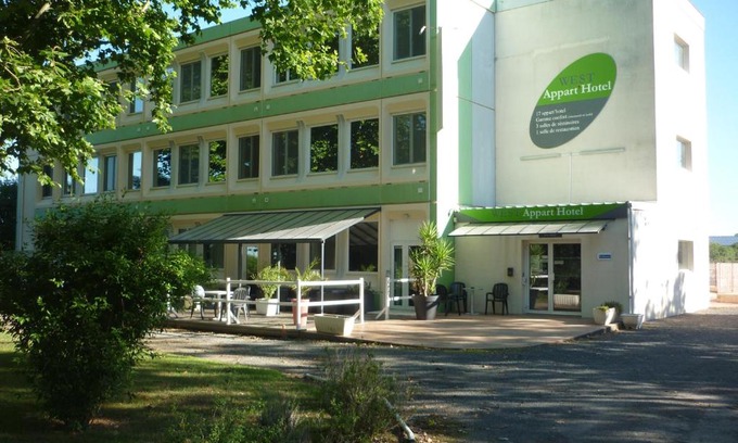 Bessines Apartment | West Appart' Hôtel