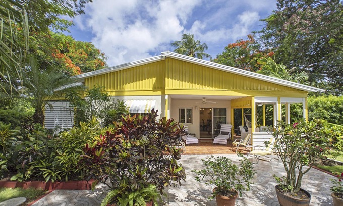 Gibbs Bay Cottage | West Coast Charming 2-bedroom cottage in wonderful Gibbes