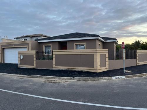 Bloubergstrand House | West Coast comfortable stays