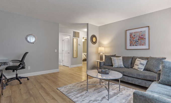 Springfield Apartment | West Side Cozy Home II. Pet friendly!