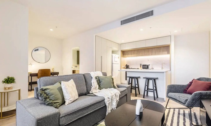 Melbourne Central Business District Apartment | West Side | Explore Downtown Melb in Stylish Apt