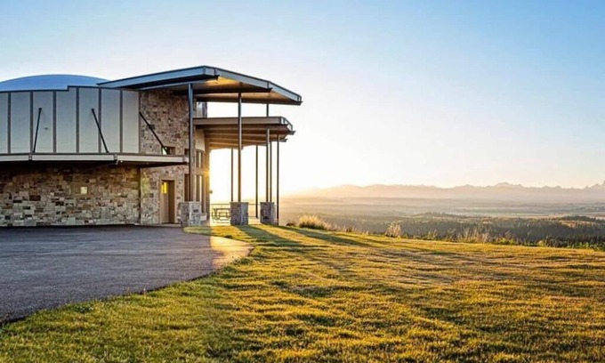 Ashton Cabin | West Ultimate Retreat- 1 hr to Yellowstone- Hot tub+Theater+Pool Table+Air Hocke