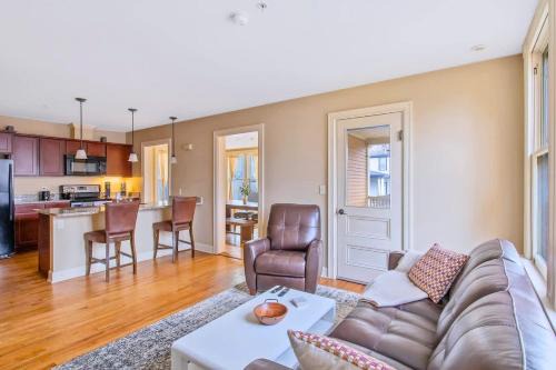 Eastside House | Westcott 3 Bed Apt in Mansion mins to SU JMA Dome