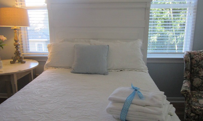 Three Chopt Cottage | Westhampton Guest House