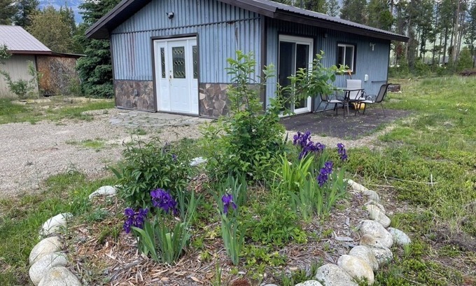 Valemount Cottage | Westridge Guest House