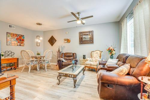 Energy Corridor House | WFH Friendly, Pool Access Houston Townhome!