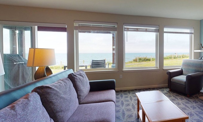 Depoe Bay Condo | Whale Pointe - Ocean Front 2Bd2Ba - Assignment 5