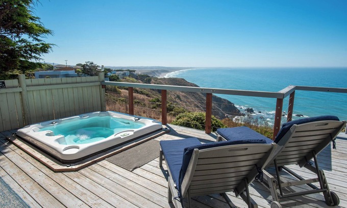 Manchester House | Whale Watchers Bluff - Amazing Panoramic Views!