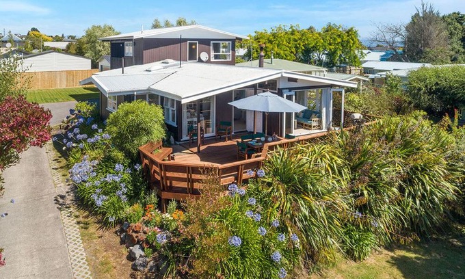 Wharewaka House | Wharewaka Hideaway - Wharewaka Holiday Home