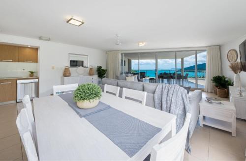 Airlie Beach Apartment | What a View - 2 Bedroom Apartment