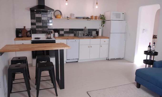 East End Apartment | Where east foothills meet downtown- Beautifully designed one bedroom apartment.