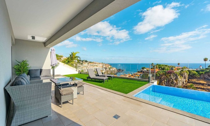 Camara de Lobos House | Where Serenity Meets Blue Horizons.