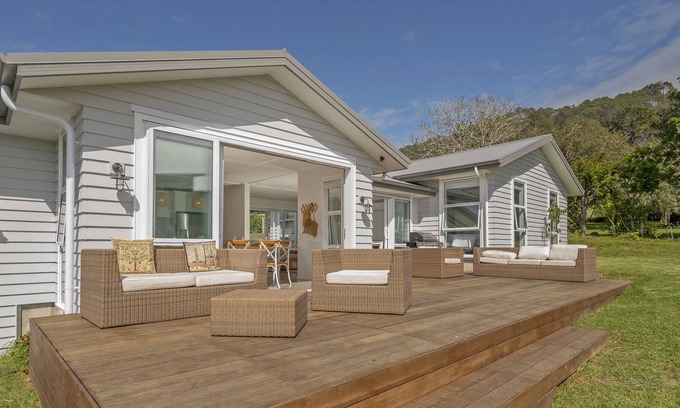 Hahei House | Where The Sun Shines - Hahei Holiday Home