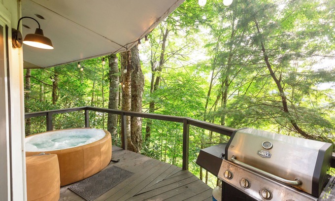 Wolf Laurel Cabin | Whimsical Mountain Roundhouse Among the Trees