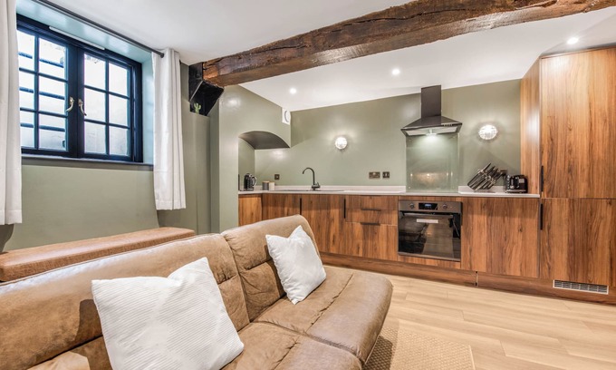 Worcester Apartment | WhiskAwayHomes Shaw Mews Apartment 2