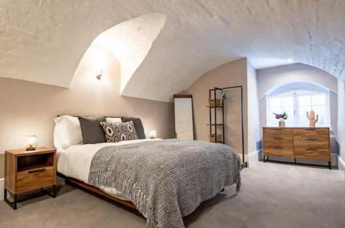 Worcester Apartment | WhiskAwayHomes - Shaw Street - Apartment 2