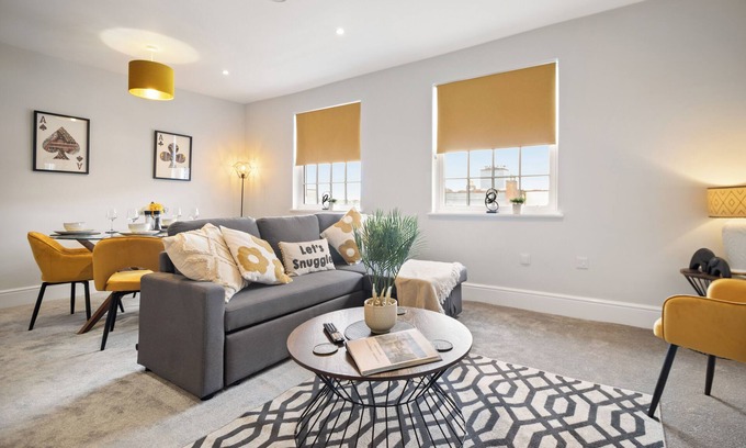 Worcester Apartment | WhiskAwayStays Victoria House Apartment 6