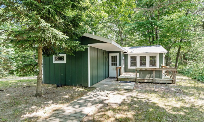 New Era House | Whiskey Creek Cottage- Private Lake Michigan Beach Frontage