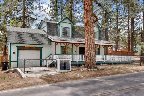 Sugarloaf House | Whiskey Mountain Lodge #2028 by Big Bear Vacations