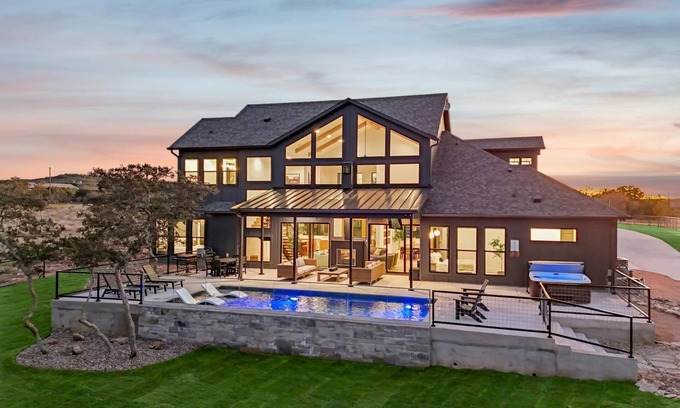 Palo Pinto County House | Whiskey Rock 5 bed/4.5 bath w pool/hot tub and game garage