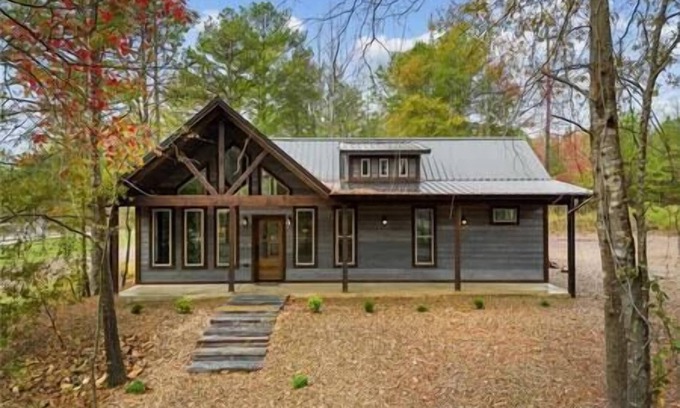 Broken Bow Cabin | Whispering Oaks · A Luxurious Couples Getaway!