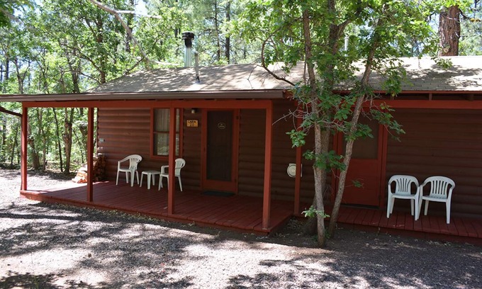 Pinetop-Lakeside Cabin | Whispering Pines - Cabin 20 (Studio)